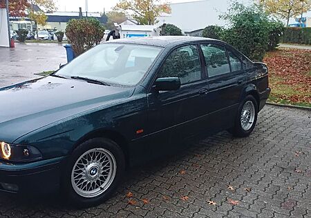 BMW 528i