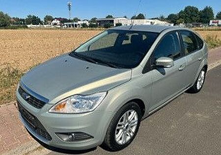 Ford Focus 2.0 Lim. Ghia Automatik+Klima