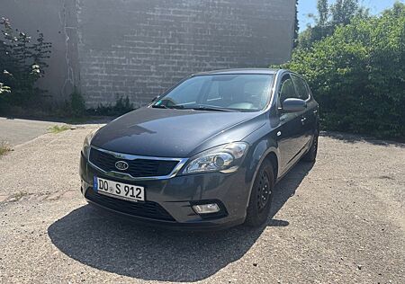 Kia Cee'd Ceed 1,4 Lim.Benziner *Schalter*TÜV/AU 2027