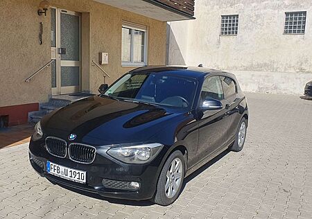 BMW 114i F21 | Navi, Sitzheizung, PDC |