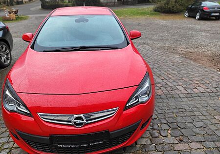 Opel Astra GTC 1.4 Turbo 103kW -