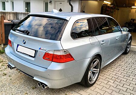 BMW M5 Touring V10 E61
