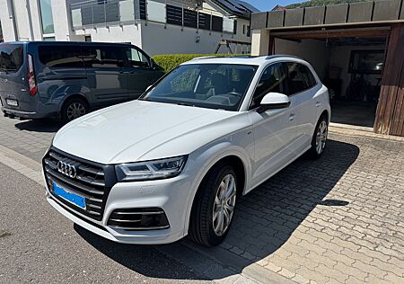 Audi Q5 50 TFSI e S tronic quattro -