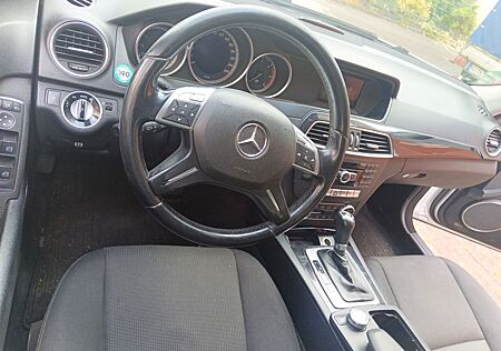 Mercedes-Benz 220 mit vielen Extras auch tausch