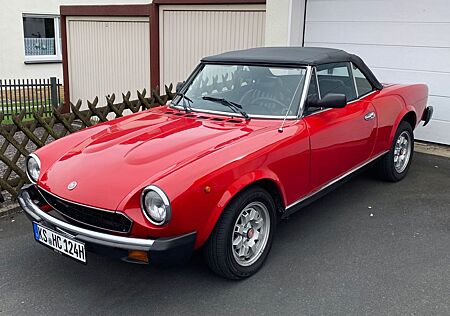 Fiat 124 Spider Pininfarina (Deutsche Erstzulassung)