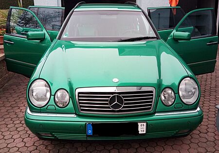 Mercedes-Benz E 240 T AVANTGARDE