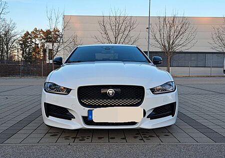 Jaguar XE 30t 300PS AWD R-Sport Automatik R-Sport