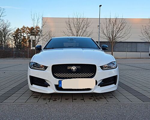 Jaguar XE 30t 300PS AWD R-Dynamic Sport