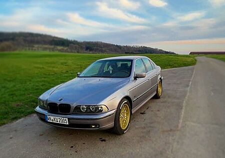 BMW 523i A -