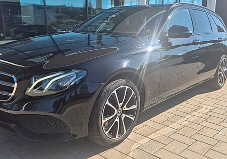 Mercedes-Benz E 220 d 4MATIC T Avantgarde Webasto Leder
