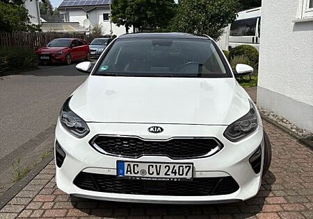 Kia Cee'd 1.4 T-GDI Platinum | Vollaussttatung | LED | JBL