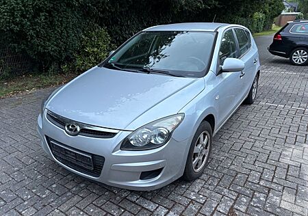 Hyundai i30 1.4 Comfort 1Hand*Klima*Tüv*ZV*ELFenster