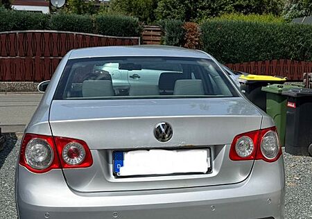 VW Jetta Volkswagen 1.6 FSI Comfortline TÜV NEU