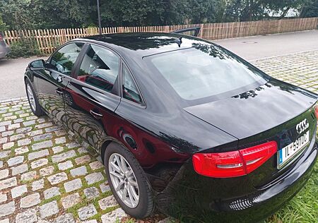 Audi A4 2.0 TDI (DPF) Attraction Attraction
