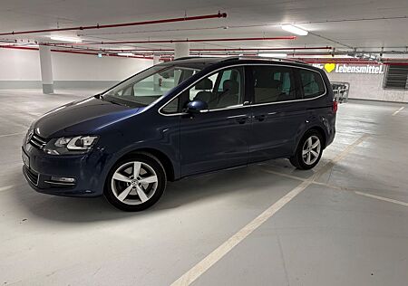 VW Sharan Volkswagen 2.0 TDI SCR 177PS DSG Highline PANO AHK