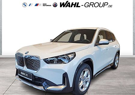 BMW iX1 xDrive30 xLine DAB LED Komfortzg. AHK Shz