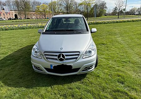 Mercedes-Benz B 200 -