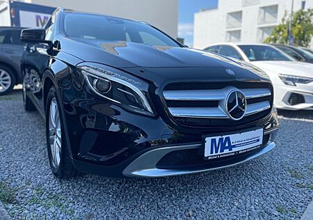 Mercedes-Benz GLA 200 GLA200 Pano Navi BiXenon KameraPTS SHZ Distronic