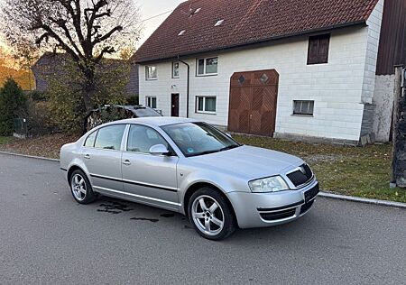 Skoda Superb 2.0 TDI*Klimaautomatik*6 Gang*SHZ*AHK