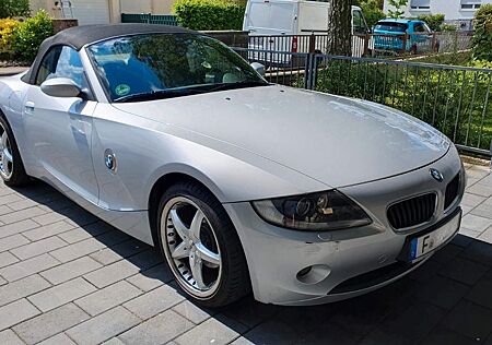 BMW Z4 2.2i - Vollleder - 8-fach bereift