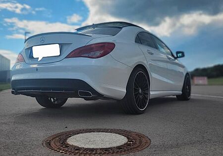 Mercedes-Benz CLA 250 4MATIC DCT -