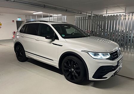 VW Tiguan Volkswagen 2.0 TDI SCR 147kW DSG 4MOTION R-Line ...