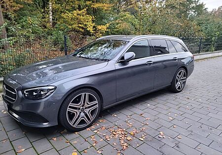 Mercedes-Benz E 220 d T Autom. -