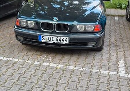 BMW 528i Auto
