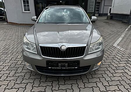 Skoda Octavia Combi Elegance Xenon Leder