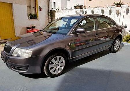 Skoda Superb 1.9 TDI PD Tiptronic DPF EURO4 BI-XENON