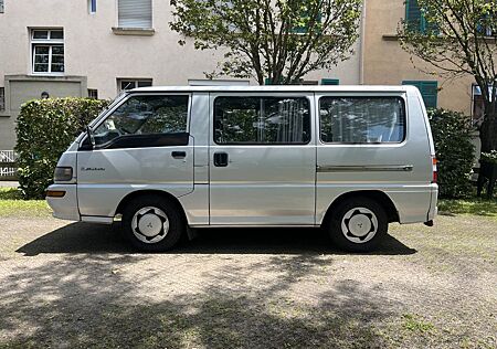 Mitsubishi L300 - OLDTIMER - 9 Sitzer/Liegefläche/Transport