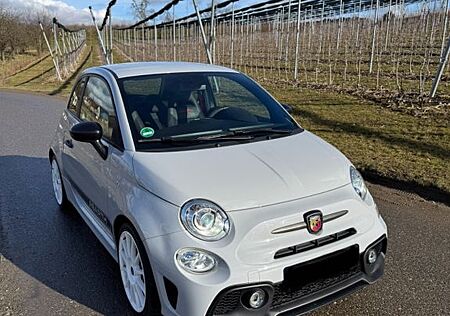 Abarth 595 1.4 T-Jet 16V Essesse
