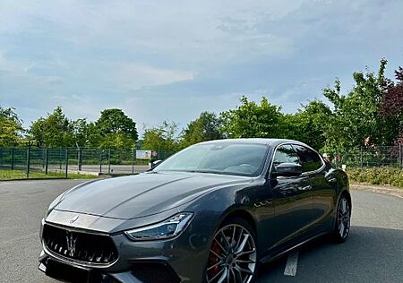 Maserati Ghibli SQ4 GranSport Carbon*360*SHZ*KLess*21Zoll
