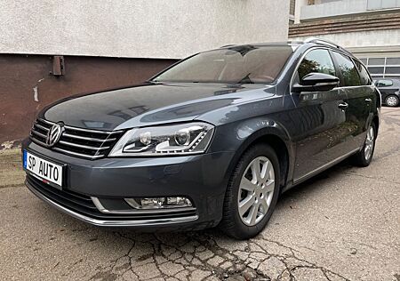 VW Passat Volkswagen Var. 2,0 TDI DSG Navi AHK Kamera Lane Ass