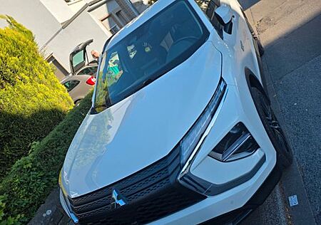 Mitsubishi Eclipse Cross 2.4 PLUG-IN HYBRID 4WD Basis Basis