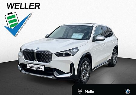 BMW iX1 xDrive30 xLine AHK,Pano,HUD,Adpt.LED,PA+,DA