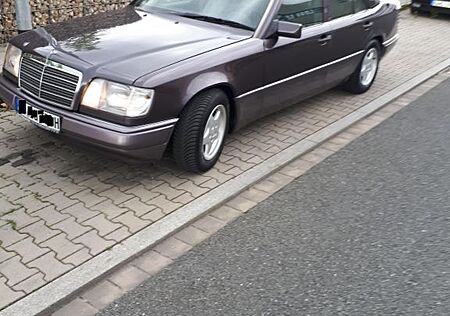 Mercedes-Benz E 250 Diesel -restauriert-