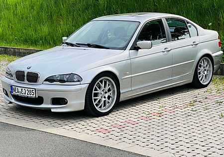 BMW 328i -
