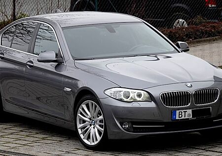 BMW 530d Limousine *NAVI PROF* KAMERA* TEMPOMAT*