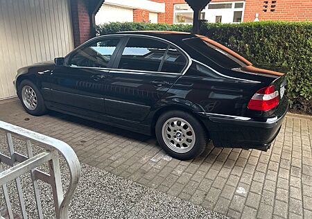BMW 320i -