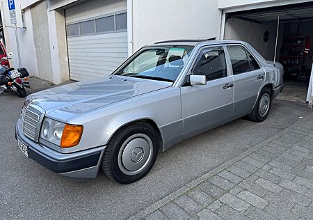Mercedes-Benz 200 E W124 Oldtimer