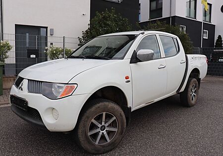 Mitsubishi L200 Invite Doppelkabine 4WD