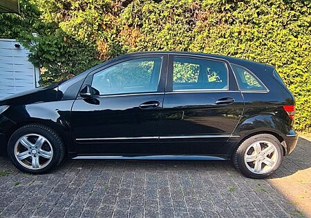Mercedes-Benz B 180 CDI - Automatik, Sportpaket, Unfallfrei