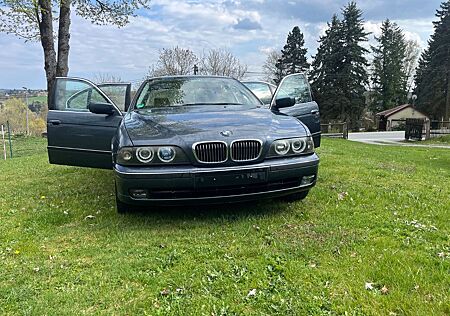 BMW 520i