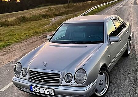 Mercedes-Benz E 320 AVANTGARDE Avantgarde