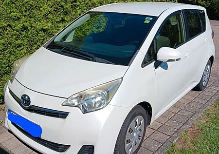 Toyota Verso-S 1,33-l-Dual-VVT Life Life