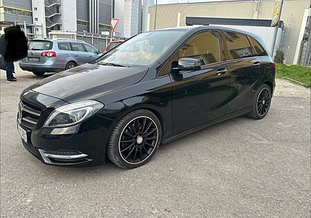 Mercedes-Benz B 220