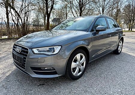 Audi A3 1.2 TFSI Attraction Sportback Navi Temp AHK