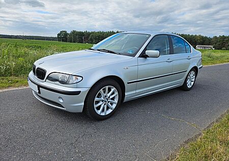 BMW 320i Top Zustand Scheckheftgepflegt von Rentner.