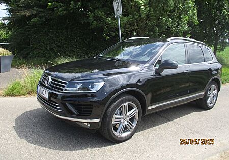 VW Touareg Volkswagen 3.0 V6 TDI R Line Exclusive BMT Terrain
